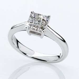 A beautful while gold and diamond engagement ring